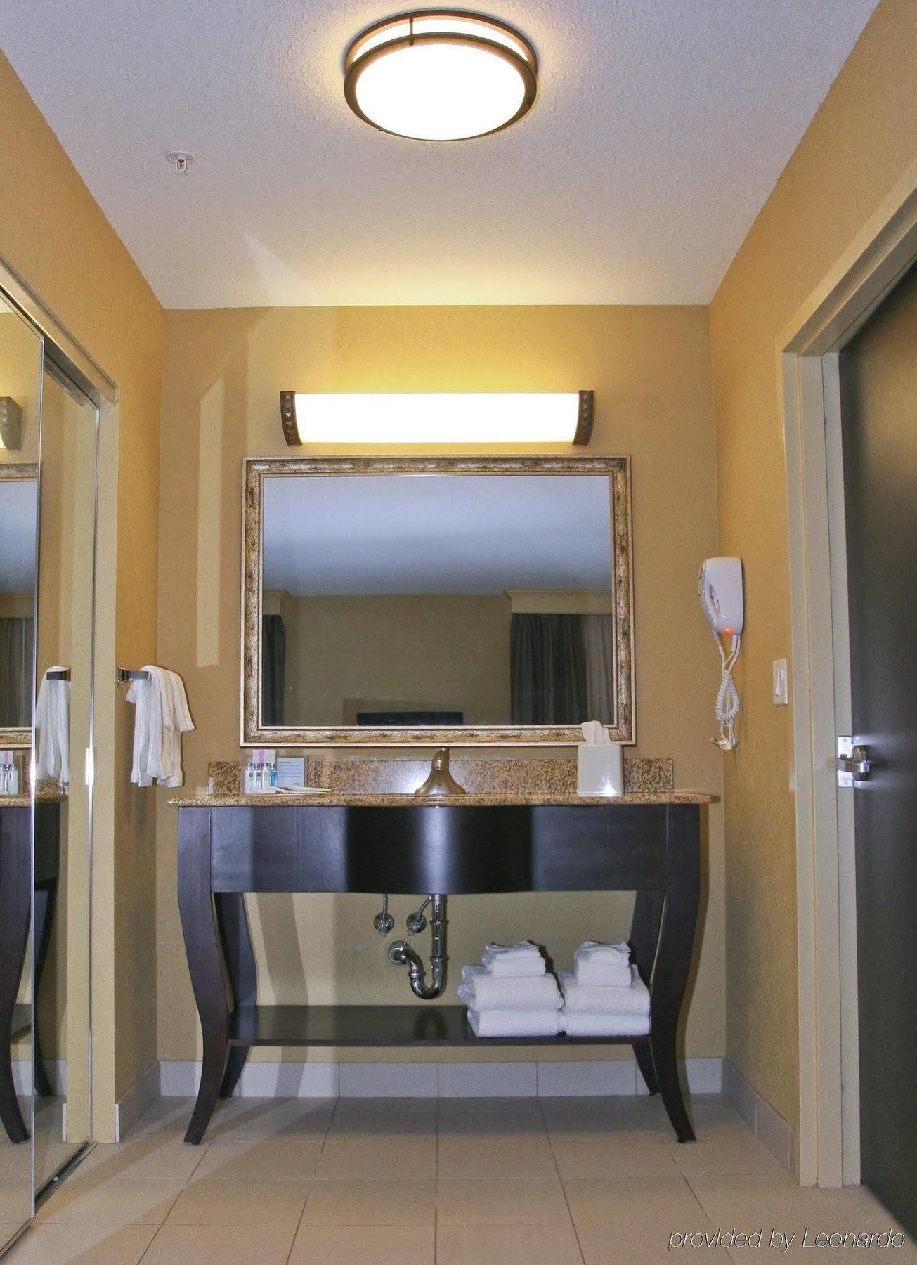 Hampton Inn & Suites Edmonton/West Bilik gambar