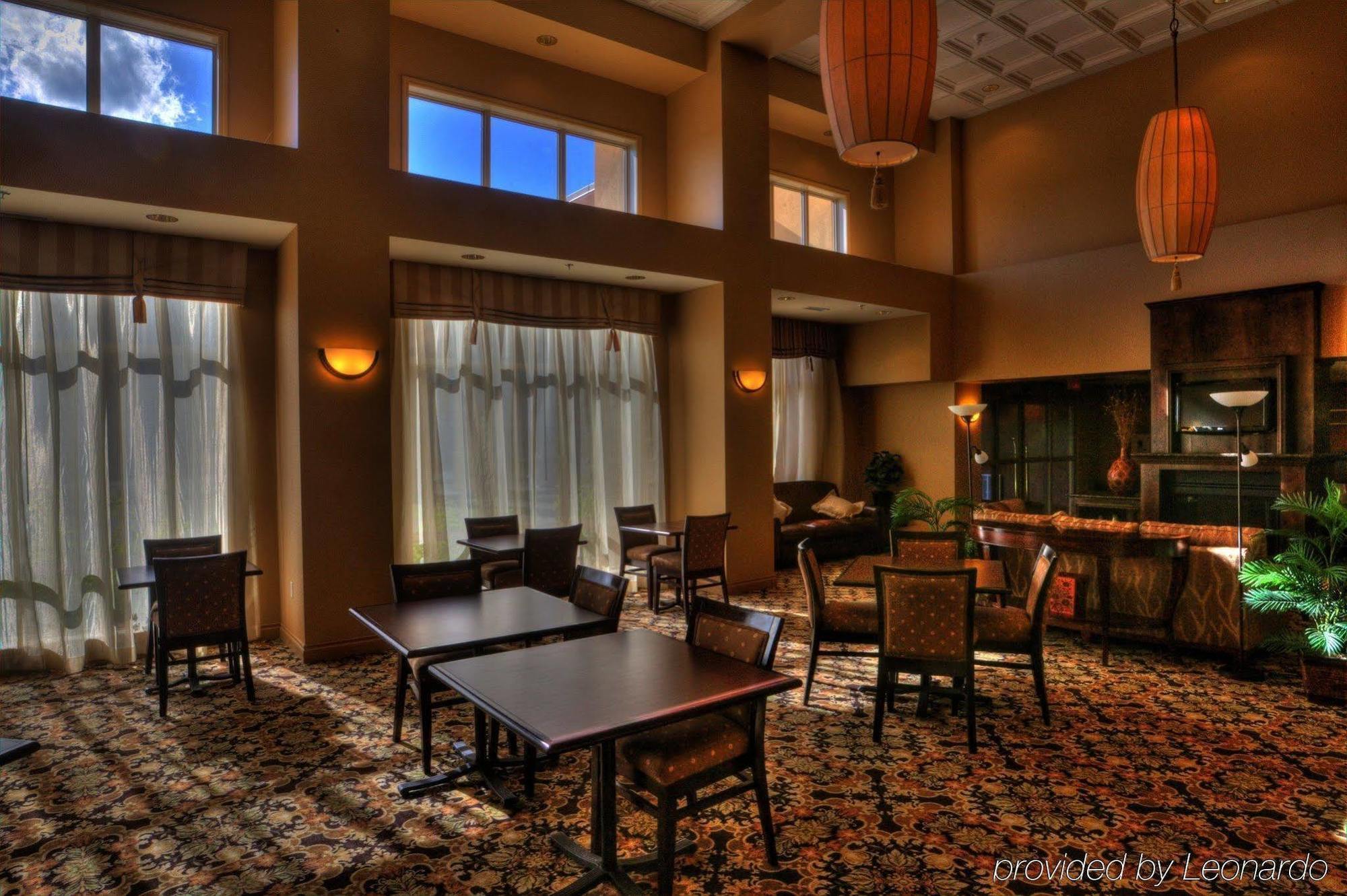 Hampton Inn & Suites Edmonton/West Restoran gambar